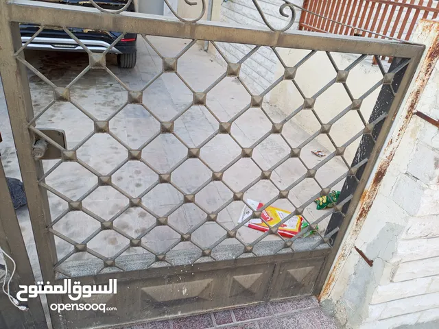 باب كراج درفتين قياس 270 سم للبيع بسعر حرق خمسين دينار