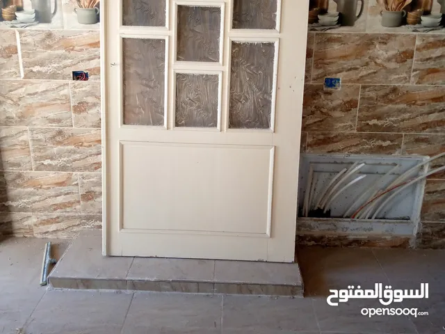 بابين تفصيل 216طول ب 87عرض باب المنيوم شمباني قزاز دبل برونز وثاني قياس 120بمترين سويد اصلي