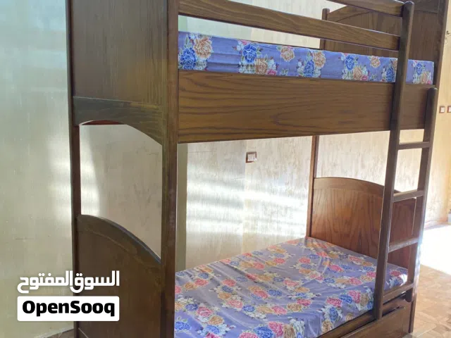 تخت طابقين خشب لاتيه وزان وقشره بلوط مفارش لاتيه بالكامل حمايات زان جوارير للتخزين مع فرشات إسفن