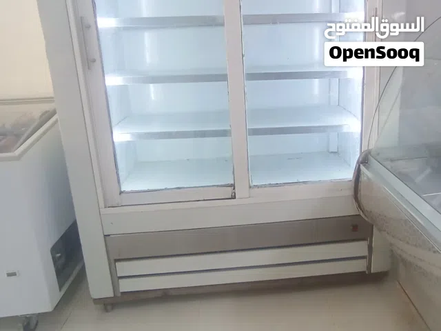 للبيع بداعي السفر عده محل دواجن وأسماك كامله بحالة الوكالة