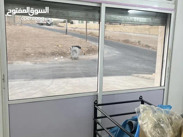 باب المنيوم الامنيوم نظيف