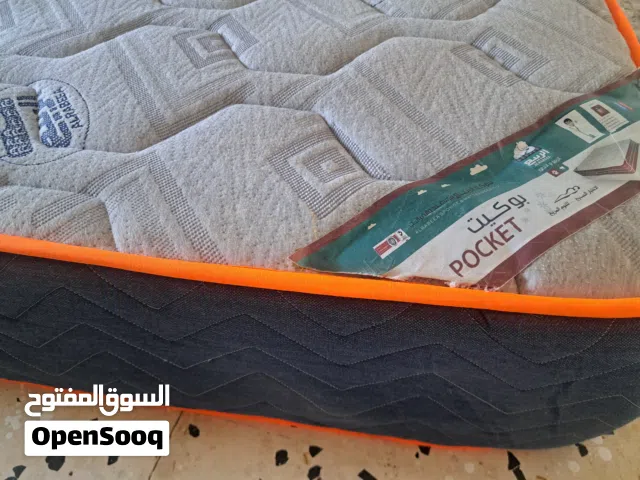 فراش زوجي طبي استعمال نظيف. نشاف وموله. مضغوظ ماشاء الله . الارتفاع 25. 200×200
