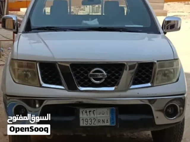 2013 نيسان نافارا SE