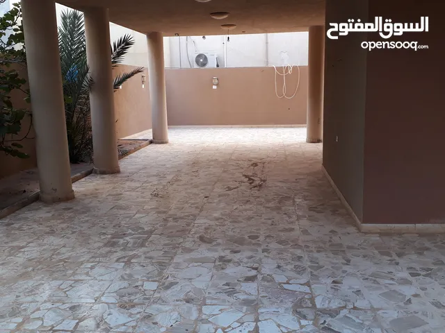 250 m2 3 Bedrooms Villa for Sale in Tripoli Janzour