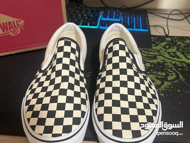Vans checkered brand new size 11US MENS 44.5 EUR message if interested