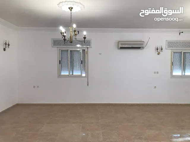 250 m2 5 Bedrooms Villa for Rent in Benghazi Hai Qatar