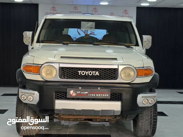 Toyota FJ Cruiser 2010 إذا تدور سيارة تتحمل القساوة وتعيش معك سنين بدون أعطالهذا هو الاختيار الصح