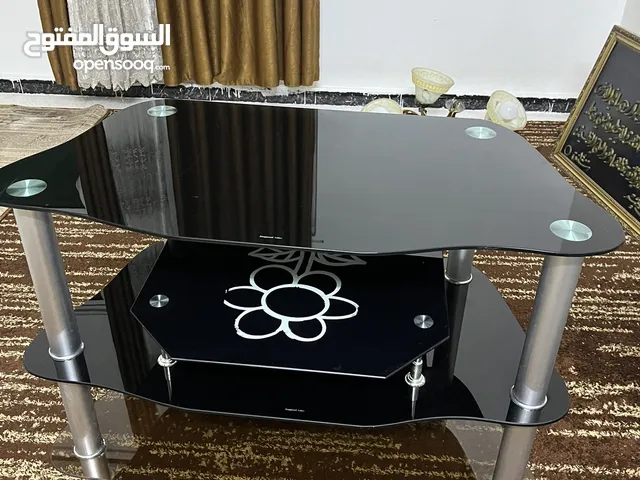 طاولة شاشه بحاله ممتازه بحال الوكاله فقط 18 دينار
