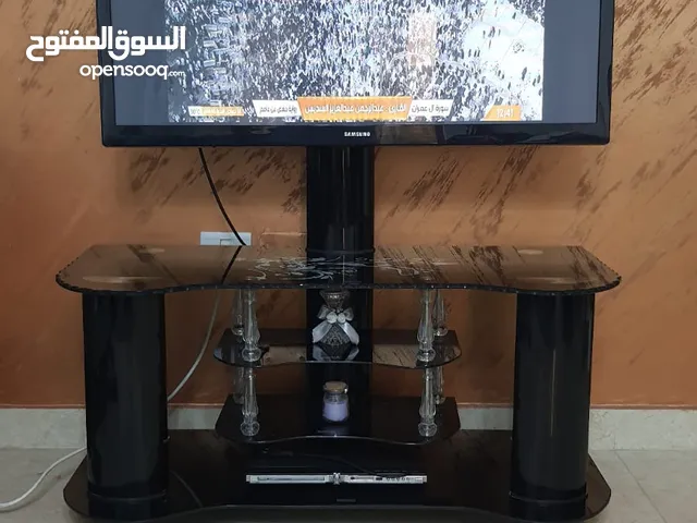 طاولة تلفزيون بحالة ممتازة