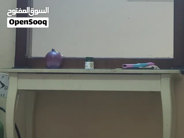 مراية كبيرة خشب ممتاز مع طاولة مكياج تسريحة ايكيا