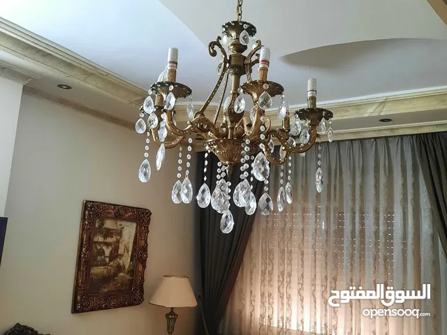 ثريا كريستال إستخدام بسيط للبيع بسعر نصف الجديد.