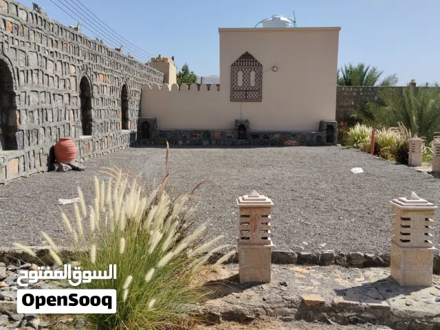 للبيع أرضين شبك زراعي و سكني بالعقير ولاية بهلاء