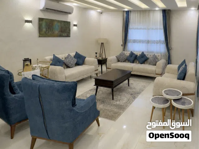 طقم كنب 9 مقاعد من دون اي وسخ او خدش + طاوله وسطيه + طاولتين جانبيات