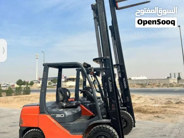 رافعة شوكية للايجار forklift for rent