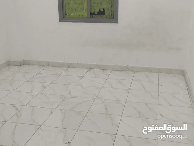 للايجار.؛ شقه بسلوي للاجانب والمقيمين 2غرفه 2حمام وغرفه خادمه وصاله وصالون مطبخ مجهز مدخل خاص280