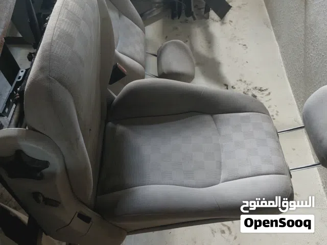 كراسي امامي وخلفي مع 4بطاين ابواب و 4 أيادي داخلي مرسيدس c 2005
