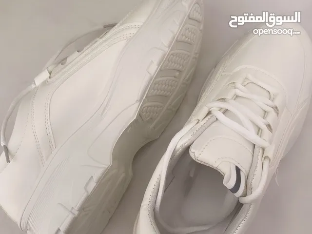 White Sport Shoes in Al Batinah