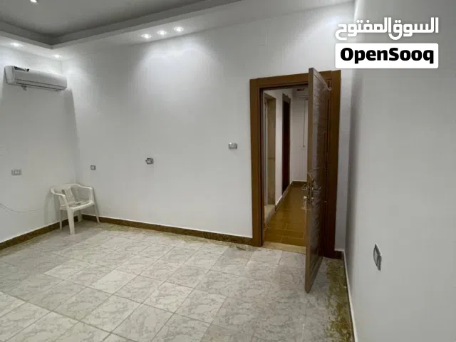 شقة خدمية دور اول مستقلة بالسطح متعها في النوفليين يوجد فيديو وتساب