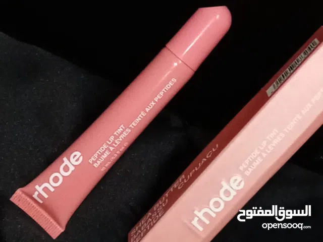 Rhode lip gloss  peach pit for 1.900 omani riyal mabella  Very shiny non sticky