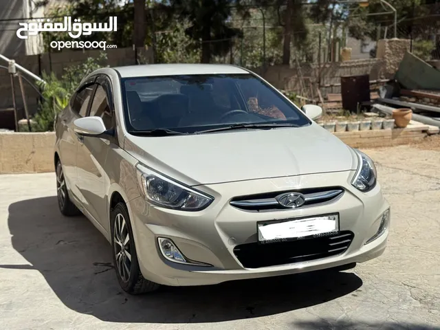 اكسنت 2017 ماتور 1600 بنزين اتوماتيك 4 غياااااار ماشية 40 ألف