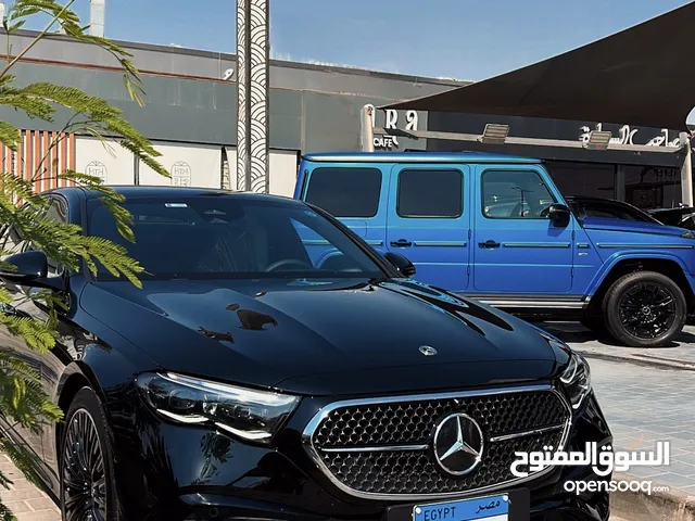 Sedan Mercedes Benz in Cairo