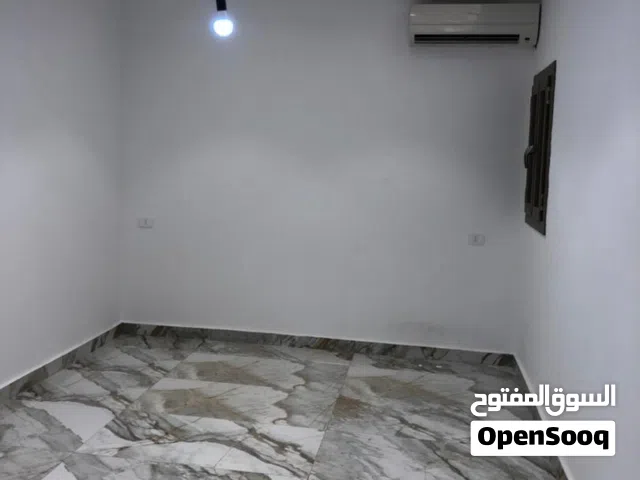 صالات . دورين   ايجار . زناته الجديده . موقع ممتاز .باركينج . مع امكانية ايجار مساحات اكبر .