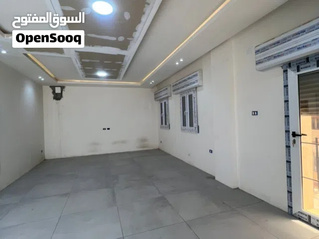 مخزن للإيجار منطقة : قرقارش بالقرب من جامع الشريف