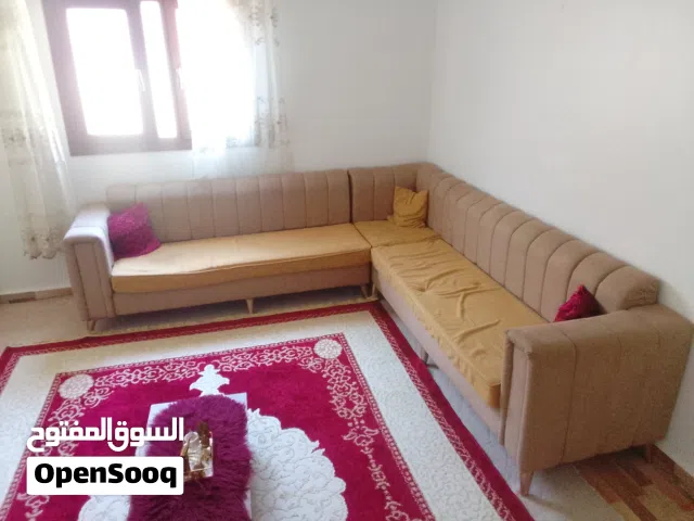صالون للبيع