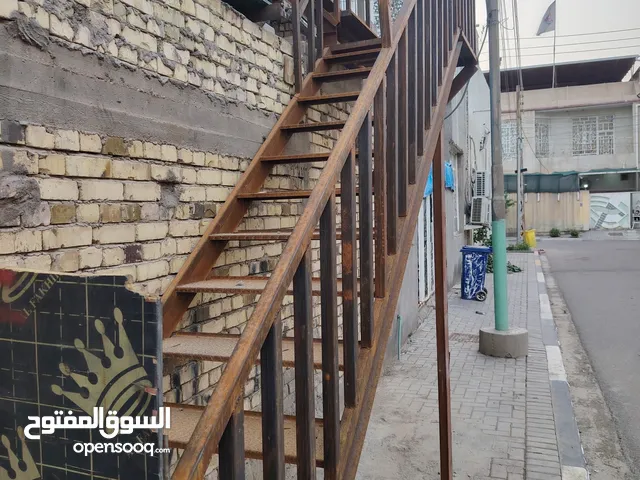 درج حديد تفصال جديد السعر 700.000 سبع مئة ألف مكانا البصرة ياسين خريبط شارع القاضي قرب فاطمة الحاوي