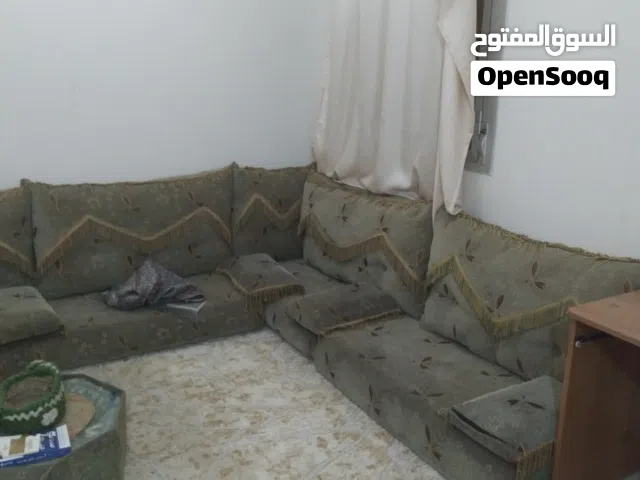 شقة متوسطة
