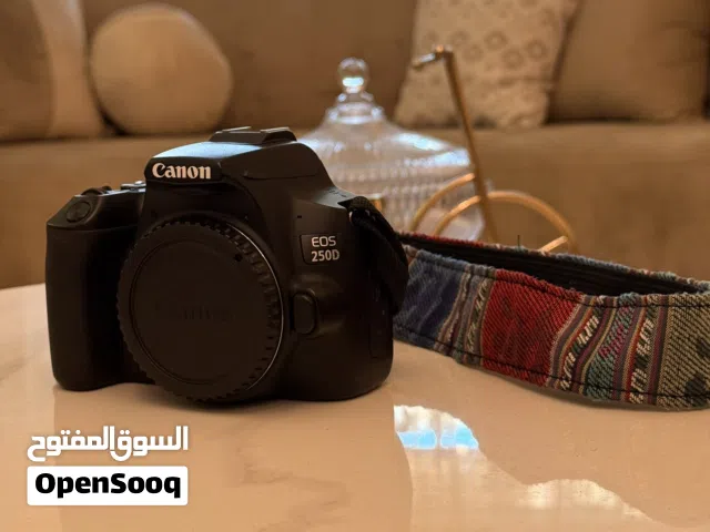 Canon EOS 250D بحالة جديدة، استخدام خفيف جدًا، بدون أي خدش.