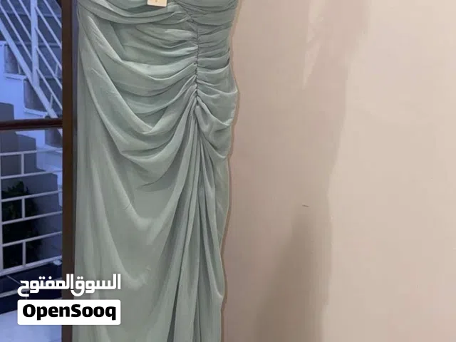 فستان ماخذتة من شيفون جديد بل علامة ملبوس مرة وحدة ساعتين بس