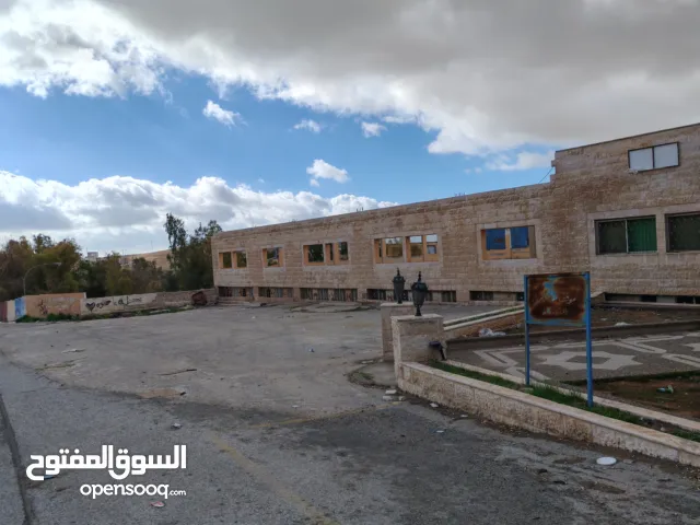 مبنى صناعي و مستودعات للبيع بسعر مغري