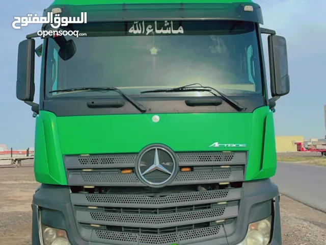 Tractor Unit Mercedes Benz 2013 in Muscat