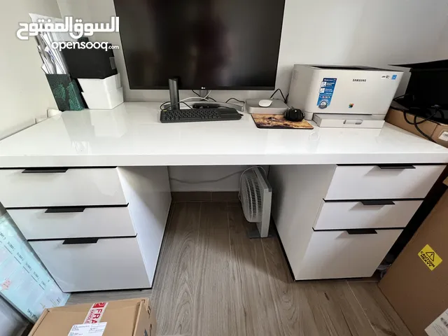 White lacquer Office desk with 6 drawers in perfect condition for sale
