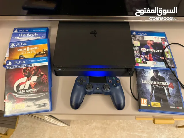 PS 4 with 7 games and controller in very good condition.