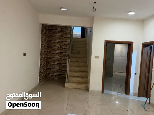 منزل يصلح لكافة الأنشطة التجارية وسكن الموظفين الأجانب