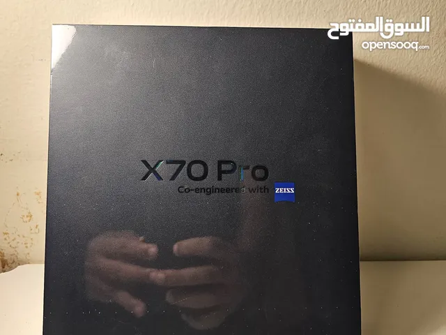 A Brand New Sealed Vivo x70 pro phone with 256GB!!!  Price is Negotiable!!