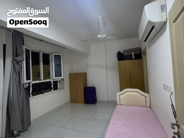 سكن موظفات مشترك  بسوق الخوض التجاري خلف شيشة نفط عمان