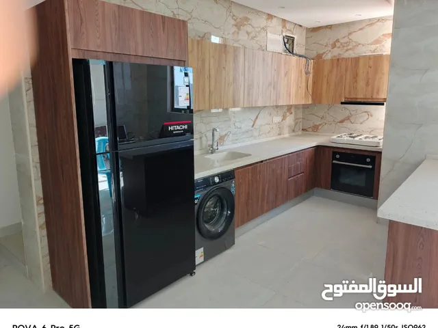 شقة ملكيـــة للإيجار في الحارثية شارع الكندي عمارة الدار الأعسمية مقابل جامع عباس العادلي