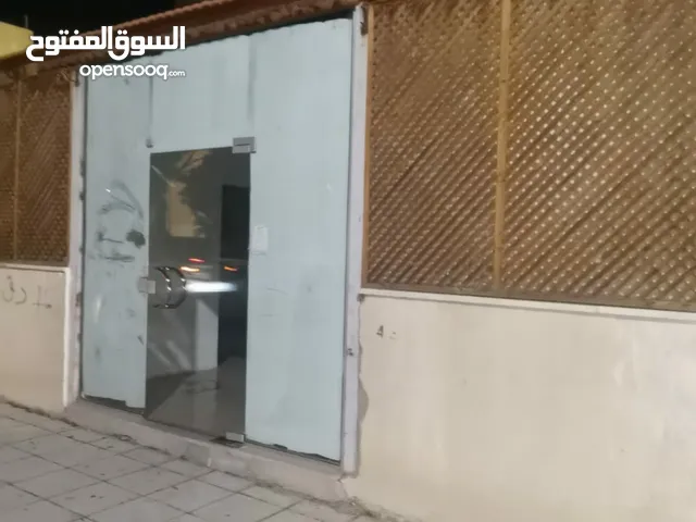 مخزن على الشارع الرئيسي  اسكان الجمعيه بالقرب من دوار مدرسه فيصل الاول / مقابل اسكان العالميه