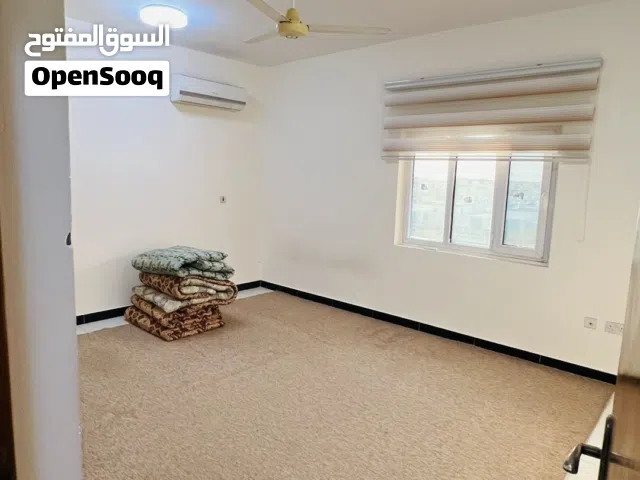 شقة للبيع  في الامل 1 تحتوي على اربعه سبالت