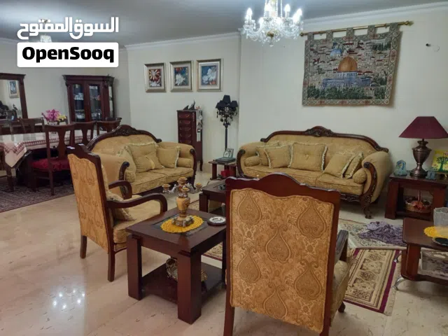 طقم كنب مستعمل مع طاولات بحالة جيدة جدا