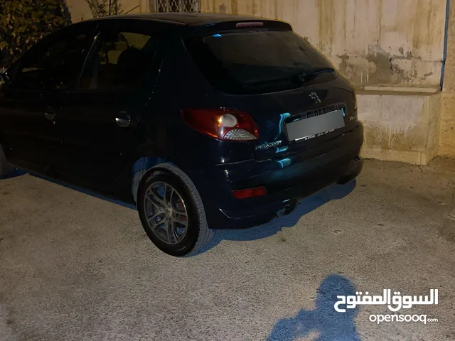 بيجو 2012...ماشيه 90000 جير عادي ترخيص ل شهر 10