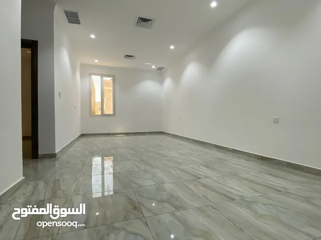 120 m2 1 Bedroom Apartments for Rent in Hawally Jabriya