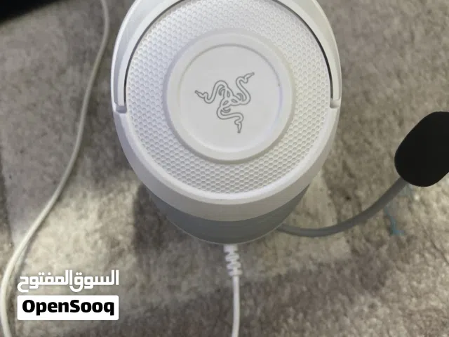 سماعه ريزر بيضا حاله ممتازه استعمال خفيف موديل ريزر كراكين اكس