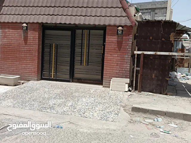 مشتمل للبيع عباره عن قطعه تجاريه ركن