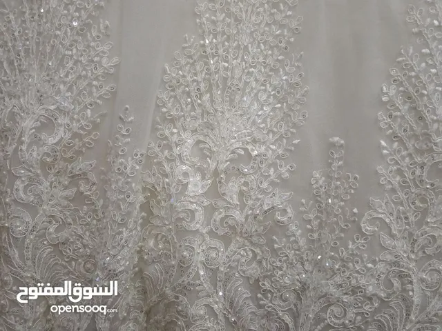 بدلة عروس بيضاء للبيع