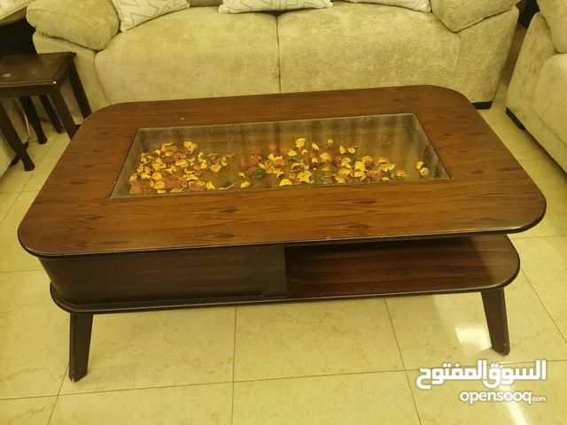 متفرقات (باب خشب وطاولة وسط مع 2 زوايا وثريات)