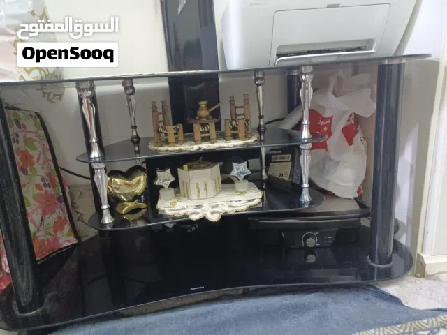 طاولة سودا للتلفزيون وطابعة hp للبيع بدواعي السفر